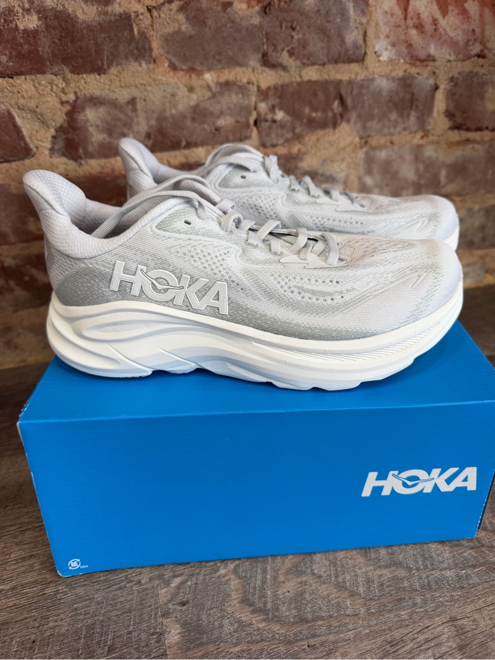 NWT Women's Hoka Clifton *Wide